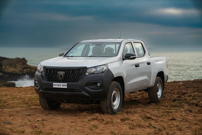 Peugeot Landtrek — falaise