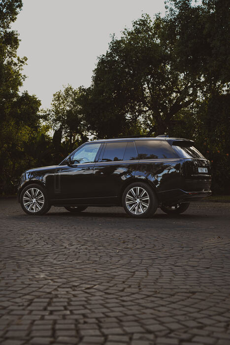 Range Rover — trois-quarts arrière